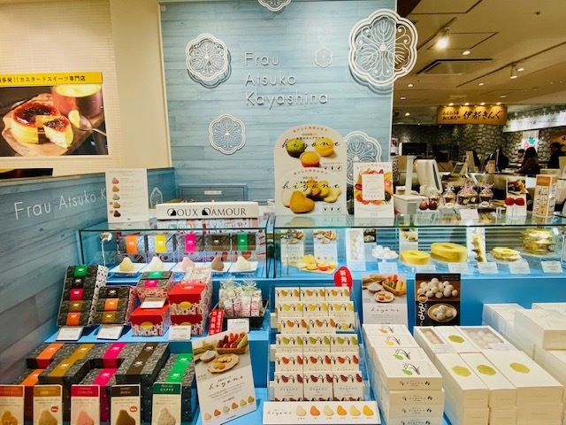 FukuokaAirport's tweet photo. ／
新商品のお知らせ📢
＼
国内線2階  #SWEETSHALL 内 Frau Atsuko Kayashinaの新商品「米粉のクッキーひよね(さつまいも)」をご紹介します✨サクッとしっとり焼き上げた野菜本来の味わいを生かした彩鮮やかでかわいいクッキーです🐤
他にも、とまと味など6種類販売中です🍅
#福岡空港 #お土産 https://t.co/ciYOtqgjE3