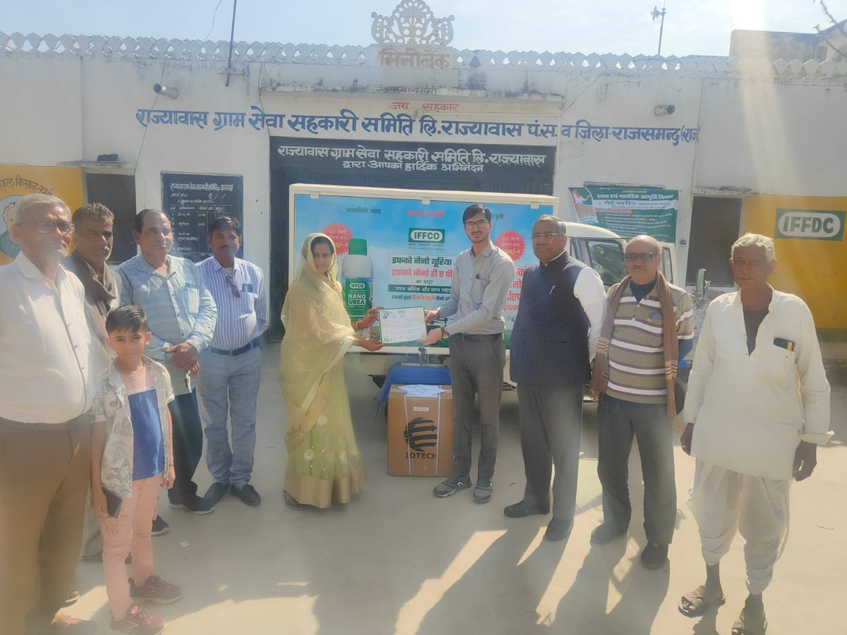Electronic vehicle and Drone was handed over to woman entrepreneur - 
Varsha Trivedi of
Village - Sansera, Railmagra
District - Rajsamand
By IFFCO. ⁦@iffcoyogendra⁩ ⁦@drusawasthi⁩ ⁦@fertmin_india⁩
