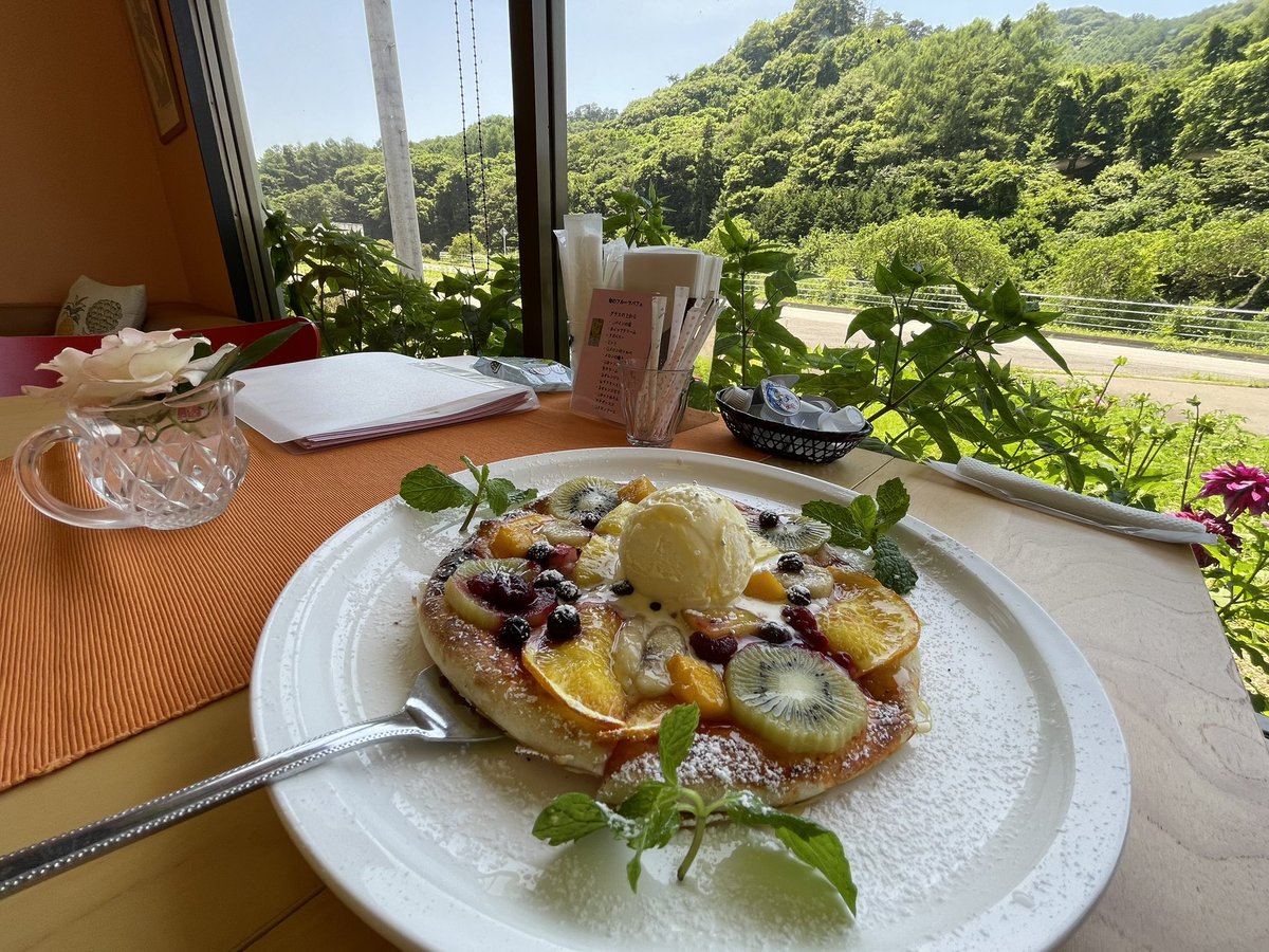 去年の夏頃に行った時
二輪の免許取りに自動車学校通い始めるんですって話してくれたお店のお兄さん、免許取ってバイク乗れてるかな。