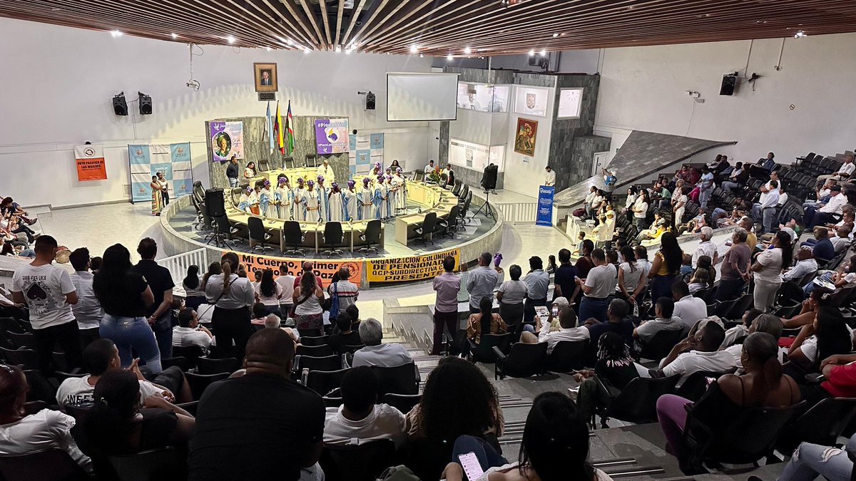 rodrisalazarco's tweet photo. Junto a diversas organizaciones sociales en el @ConcejoCali conmemoramos la Jornada Nacional por la Paz y la Vida, rechazando los asesinatos de líderes sociales y  firmantes de paz, resaltamos la necesidad de acciones que frenen la violencia.
🧵 1/2 https://t.co/9oFrrtTHGZ