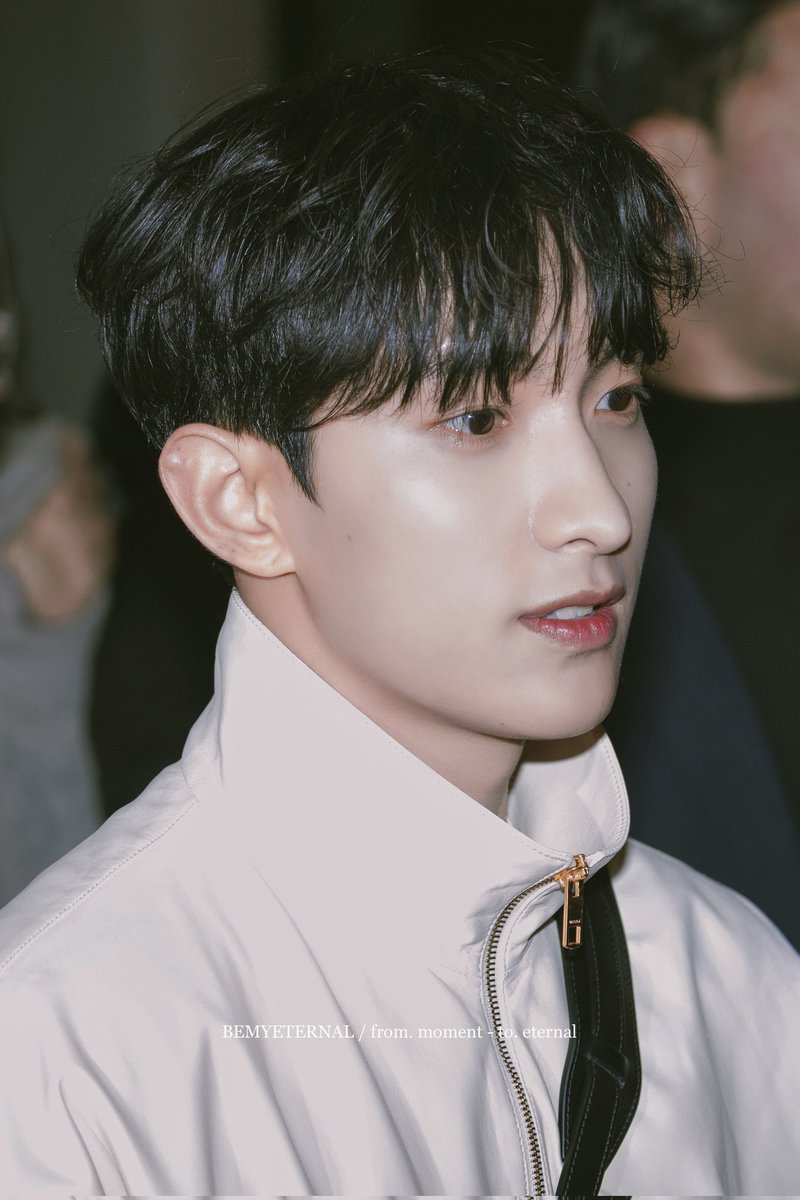 qtdkyeom's tweet photo. FACE CARD NEVER DECLINES https://t.co/7gspvyW5Q8