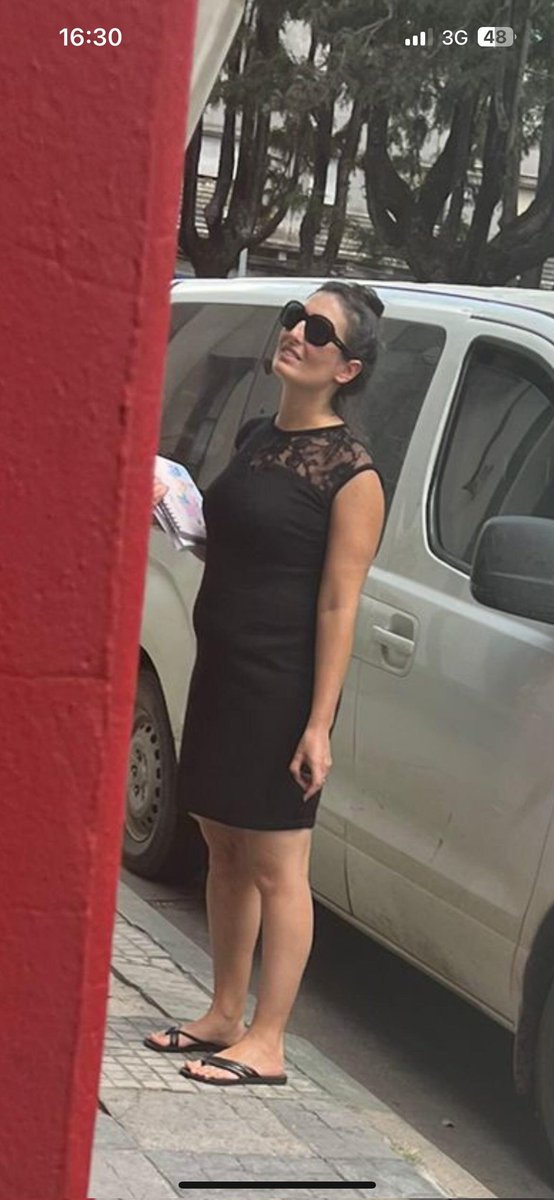 FeRo_Leira's tweet photo. ⚠️⚠️Esta mujer golpea, sea patadas, piñas, incluso sinchar el pelo a personas por 18 de julio y puede ser tamb ciudad vieja! A quien sea gente mayor, adolescentes, hombre y mujeres. Tengan cuidado y si los agrede acuérdense de este tw y hagan la denuncia claramente. https://t.co/jEZbuY0yxe