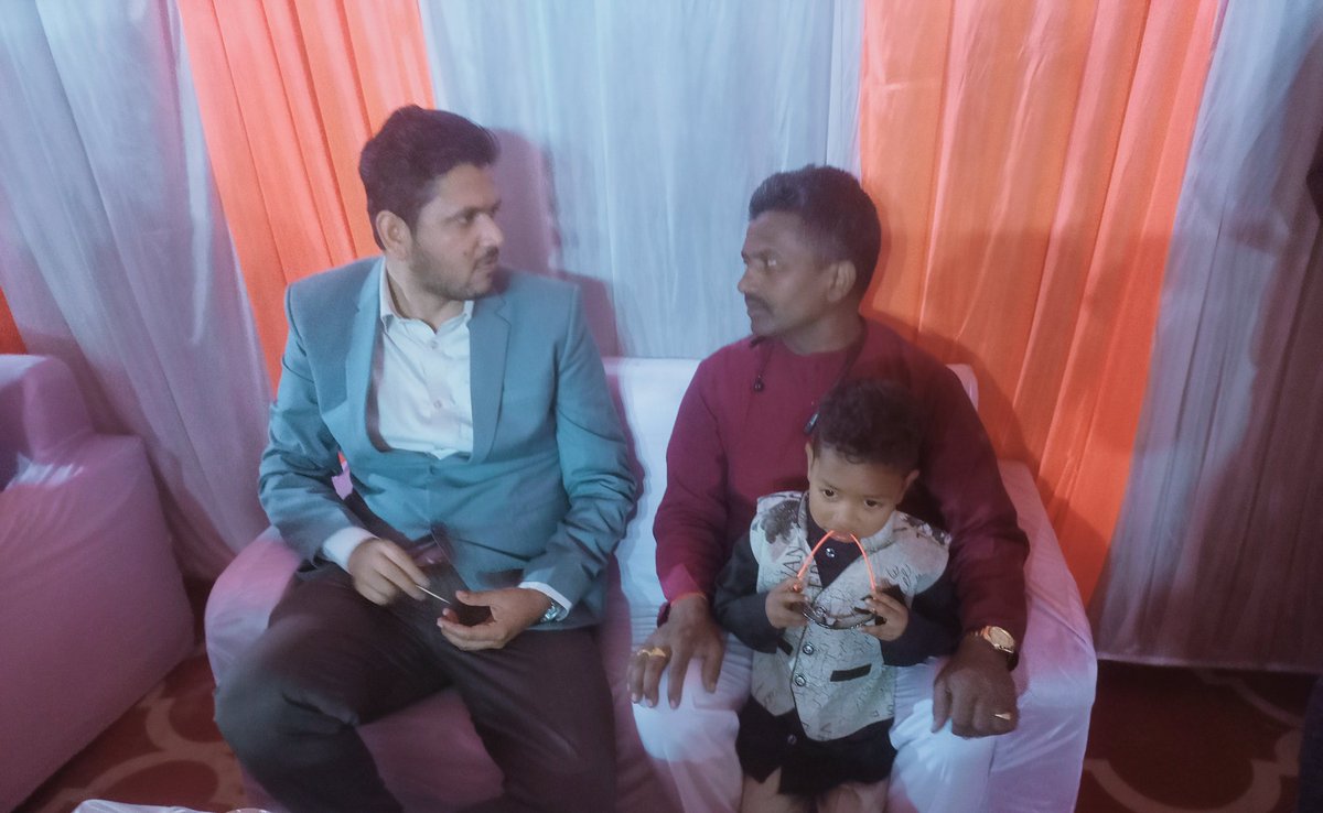 Rajbhar_7770's tweet image. #स्वागतम्
माननीय श्री अनिकेत सिंह'भैया जी❣️'मेरे प्रांगण मे पधारे बहुत-बहुत धन्यवाद अभिनंदन है भैया जी❣️🙏🙏
#Alongwith पिता जी❣️
#at home
#शुभविवाह
#जय_श्री_राम🚩🙏
#Up61गाजीपुर