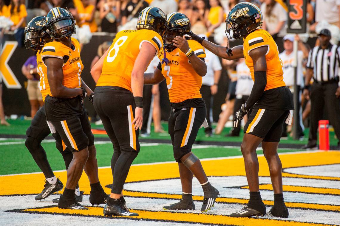 malaki page (@malaki_page) on Twitter photo blessed to receive another offer from The University of Southern Miss🖤💛
#AGTG
<a href="/SouthernMissFB/">Southern Miss Football</a>
<a href="/C_Williams_ETK/">Chad Williams</a> blessed to receive another offer from The University of Southern Miss🖤💛
#AGTG
<a href="/SouthernMissFB/">Southern Miss Football</a>
<a href="/C_Williams_ETK/">Chad Williams</a>