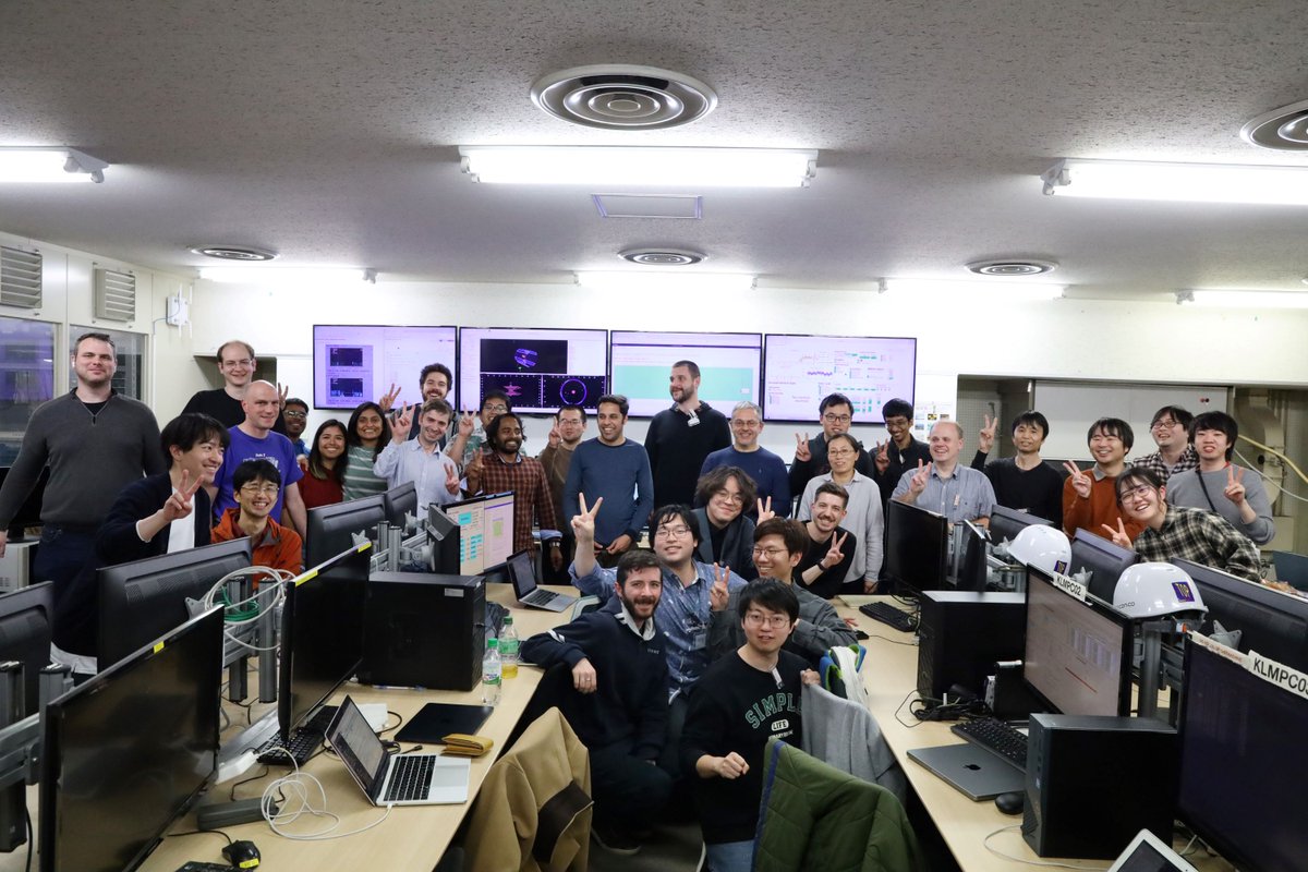 kek_ipns's tweet photo. 📣#SuperKEKB 運転再開後、2月20日 22時12分にPhase 3 Run2最初の電子・陽電子の衝突を #Belle2 測定器で観測‼️
　
Belle II実験グループは物理データの取得を再開させました。いよいよこれからデータ蓄積を加速させ、 新しい物理現象の探索を進めていきます！

詳細記事▼
https://t.co/A1ywW3gf3n https://t.co/GxjrYhu0UY