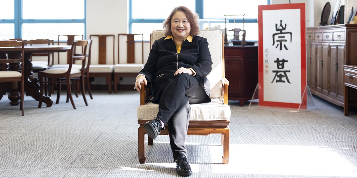 CUHKofficial's tweet photo. The int. renowned geographer, Prof. Kwan Mei-Po, is determined to integrate sustainability into college education as the first female head of Chung Chi College. She offers an example of how students can practice sustainability. Details: https://t.co/7mZ2vcgTVn #CUHKinFocus https://t.co/wJMjq7NaLj