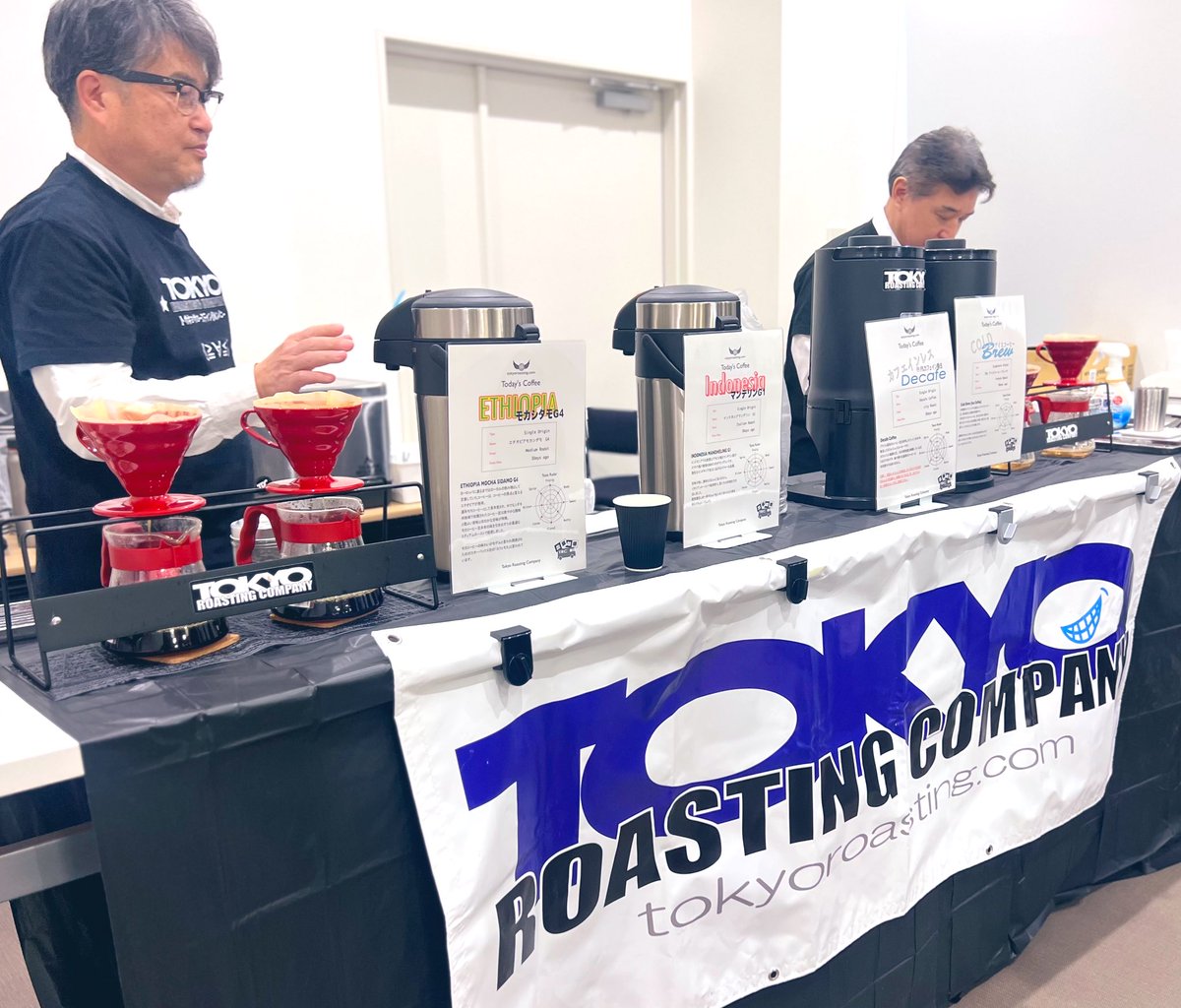 jsmr_2023's tweet photo. ＼ スペシャル☕️コーナーのご紹介 ／

#マーモセット研究会
２日間ともに東京ロースティングカンパニー様によるコーヒースペースをご用意しています!
@TOKYOROASTING ☕️☕️☕️

香り豊かな美味しいハンドドリップコーヒーが無料でお楽しみいただけます！

ぜひお越しください🐒
https://t.co/mvEJbq6Dzu https://t.co/rKDnYkQffP