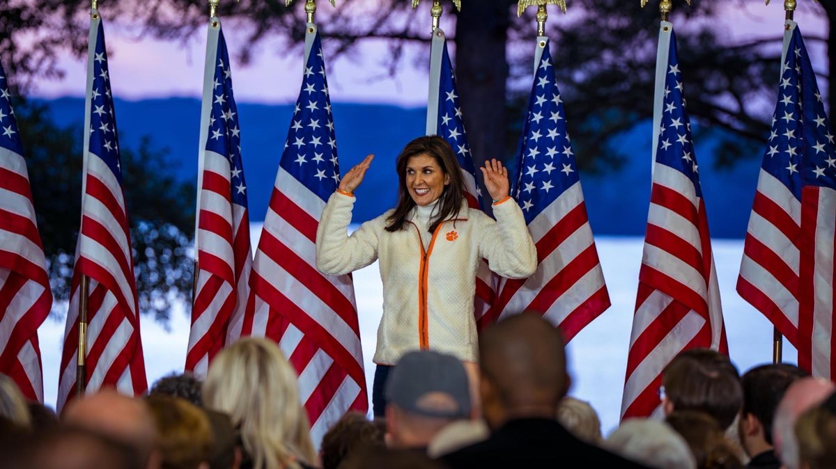 NikkiHaley's tweet photo. Couldn’t pick a better place to wrap up a big day than Clemson! Thank you for joining us, and thank you for being in this fight! We’re in it to win it. 💪🏽🇺🇸 https://t.co/KrgJSrOHkJ