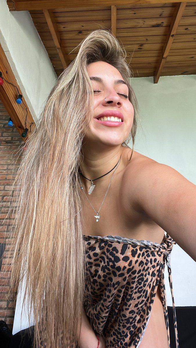 micaelaabrilll's tweet photo. Último día en mi 🇦🇷 querida después de tanto y no puedo estar más feliz. Me llevo siempre todo lo bueno en el ❤️. GRACIAS https://t.co/uEsoaMcfN2
