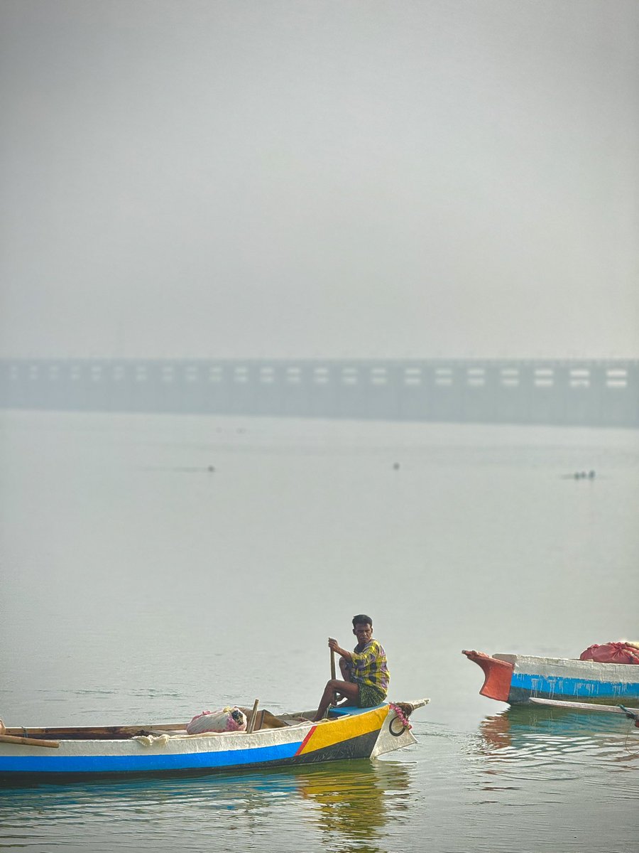 moddagudu6969's tweet photo. Tales of krishna river🎣🏞️

#vijayawada #krishnariver #AndhraPadesh https://t.co/vDVuxr0SBz