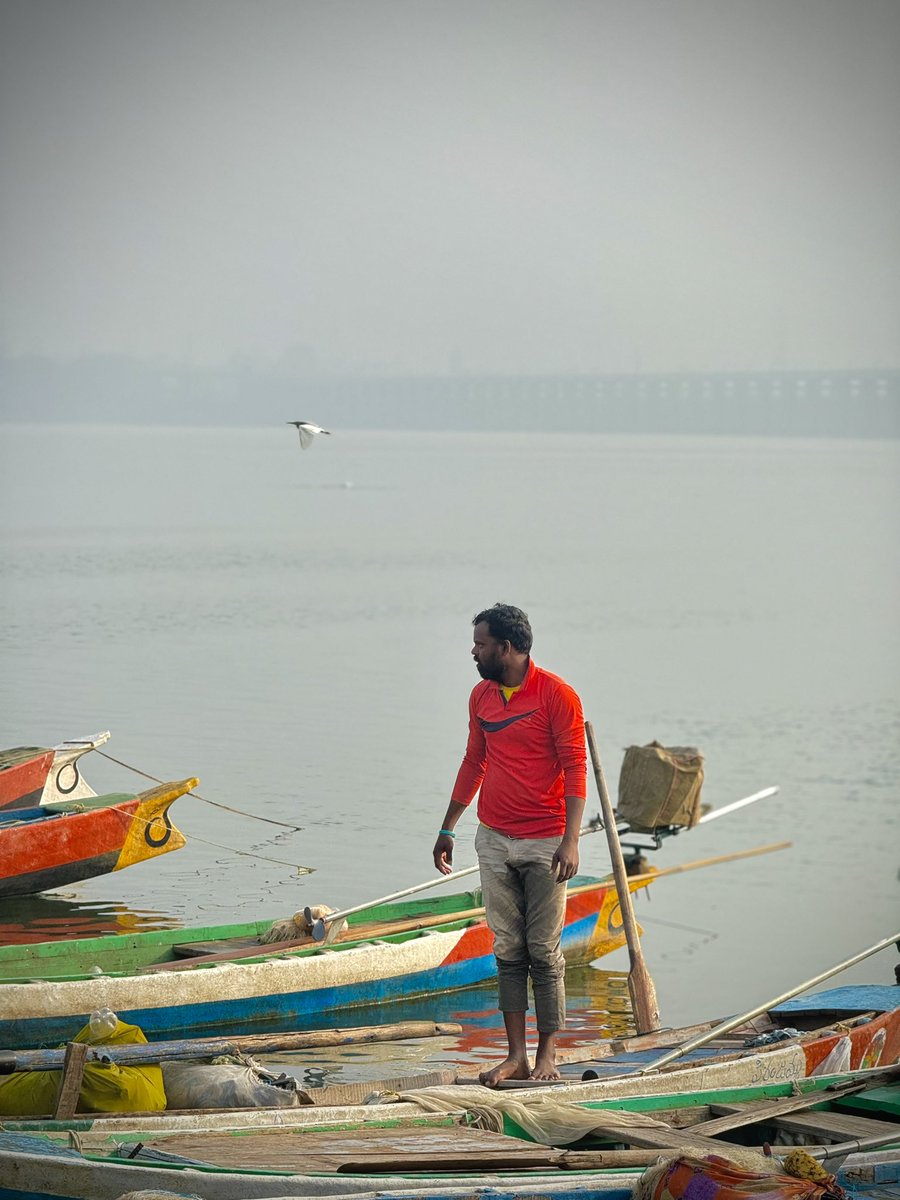 moddagudu6969's tweet photo. Tales of krishna river🎣🏞️

#vijayawada #krishnariver #AndhraPadesh https://t.co/vDVuxr0SBz