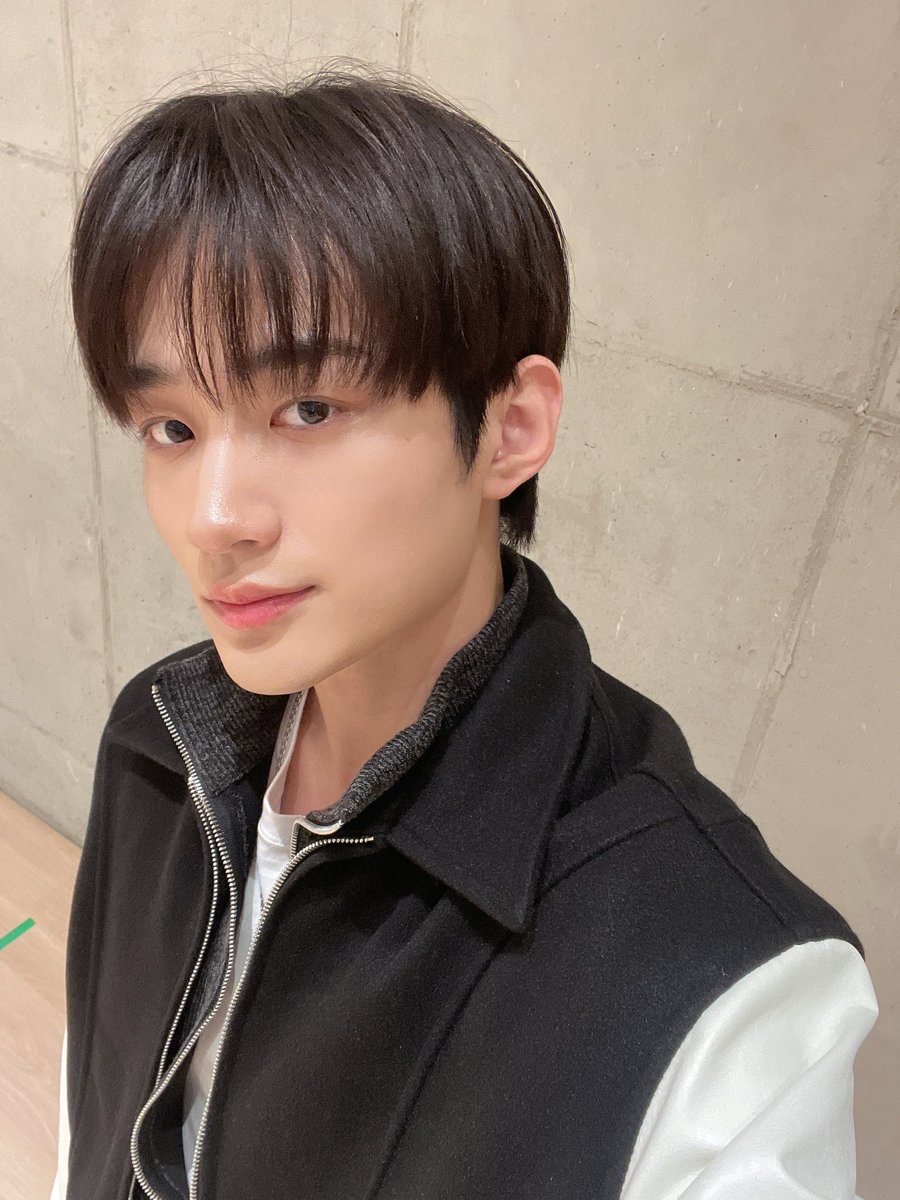 by_verivery's tweet photo. [#용승]       

HAPPY WEDNESDAY☔️

#YONGSEUNG #베리베리 #VERIVERY https://t.co/p9FIXLzwXj