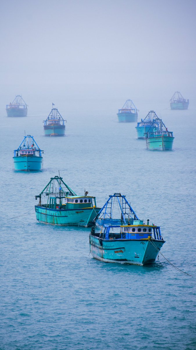 hackercameraart's tweet image. Pamba River with fishing 🎣 boatsr