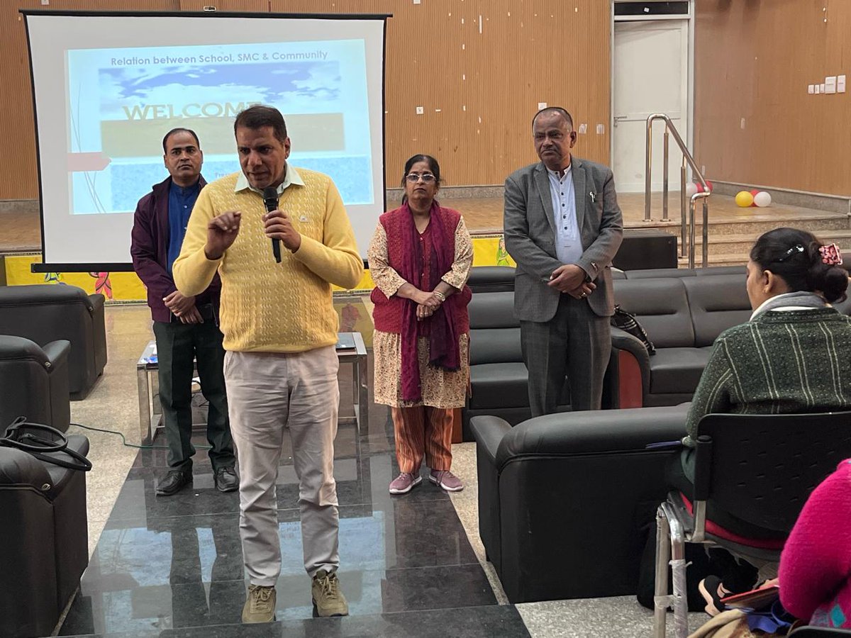 DietBhola's tweet photo. #SMCtraining
Dr. Anil Kumar Teotia, Principal also interacted with SMCs Conveners & members to explain in detail the role of #Vidyanjali in connecting the community to schools & community role in schools will address real education.
Indeed worth program!
@VidyanjaliDelhi https://t.co/pFPjZLgJil