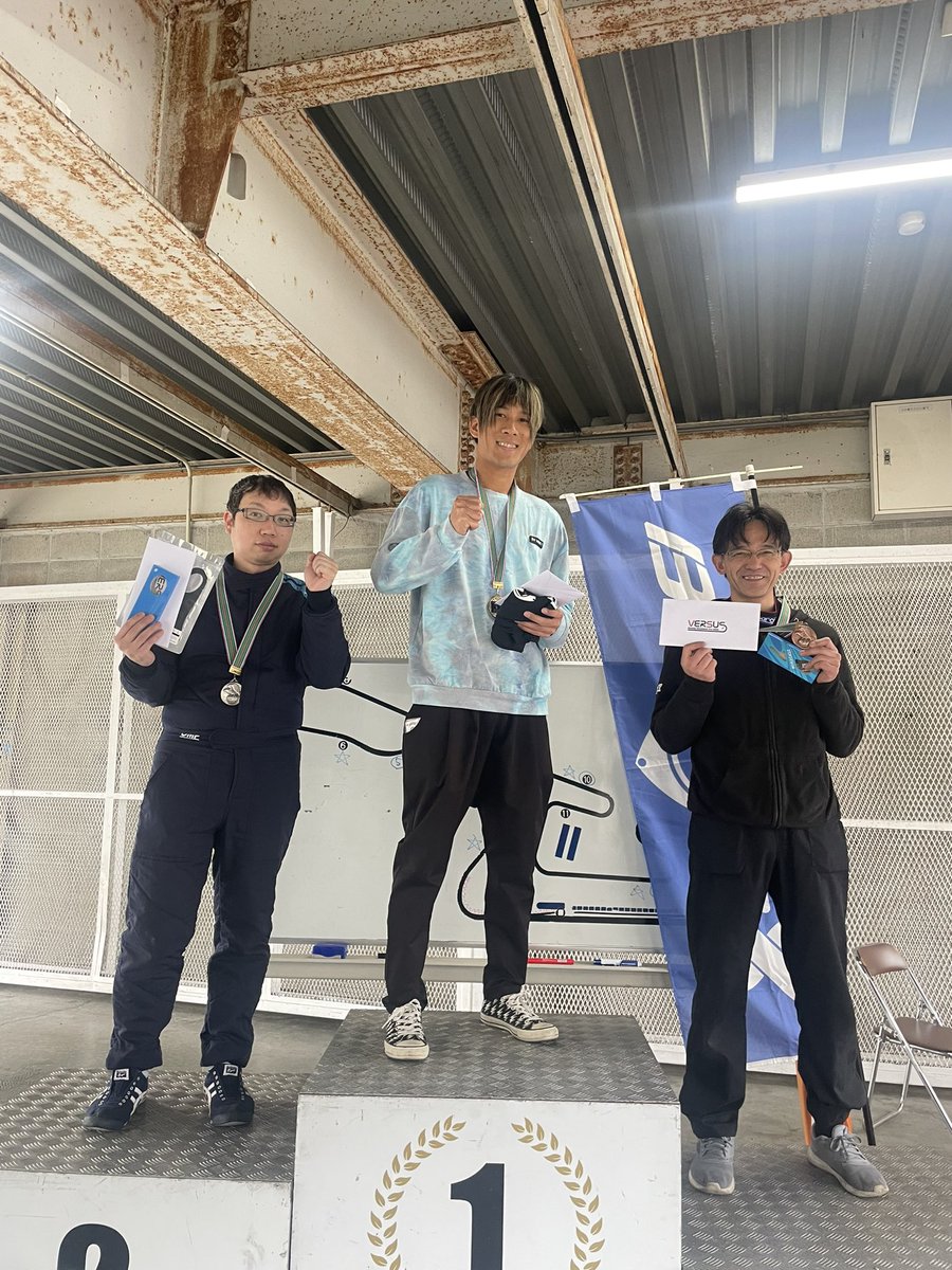 雨のバトルエイトを制したのは

エキパートクラス

優勝🏆ぴーさん
準優勝🥈ナルエイト
3位🥉sz-8

おめでとう御座います🍾