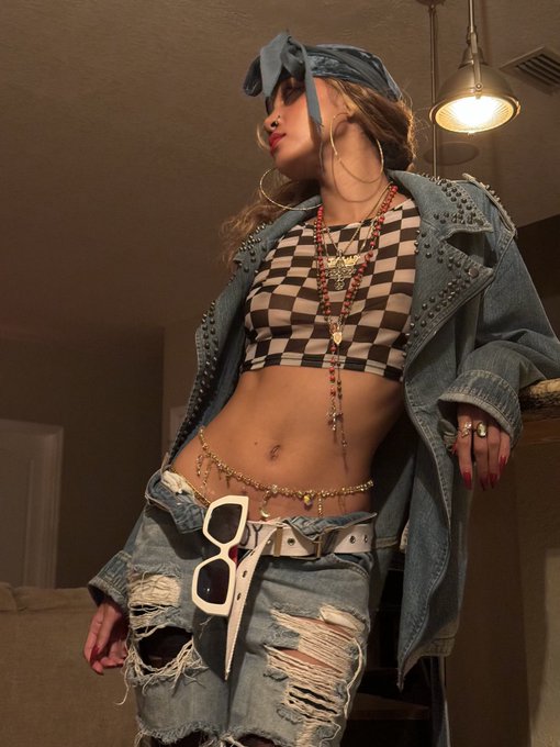 Goin dancing https://t.co/ll4U5losT2