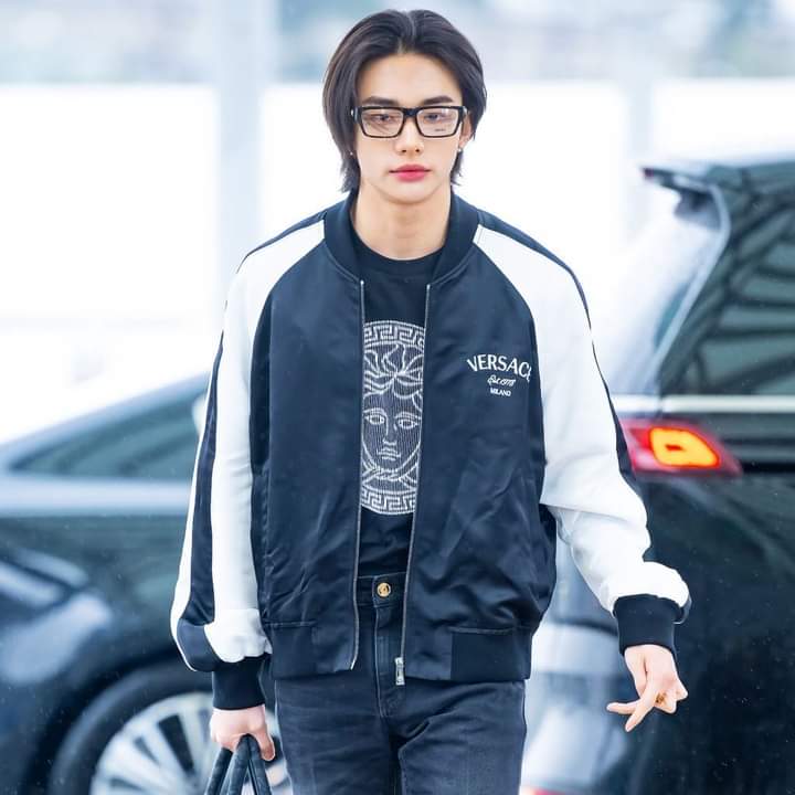 hwyang_cart's tweet photo. ang gwapo jusko https://t.co/9sdytUTW1i
