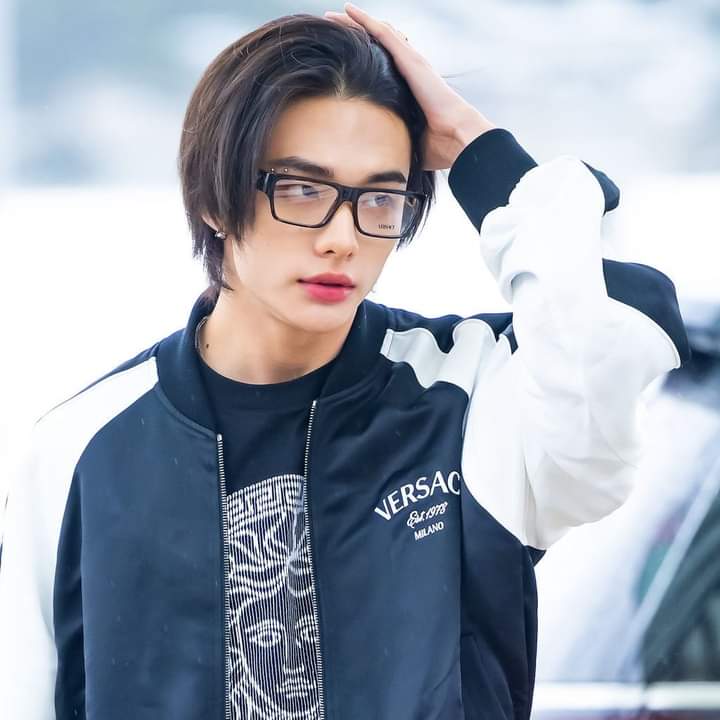 hwyang_cart's tweet photo. ang gwapo jusko https://t.co/9sdytUTW1i