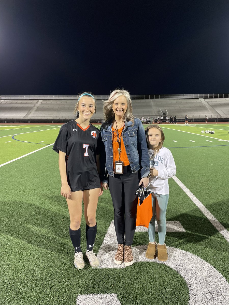LJacketsSoccer's tweet photo. successful teachers appreciation night thanks for coming out and supporting our lady jackets in the classroom your truly the backbone in our community #JFND

@LethalSoccer @ROCOgameday @tascosoccer @RISDAthletics @KristovMtz17 @THSCAcoaches @AustinTGCA @DFW_Girls_HS_VS @50_50Pod https://t.co/yFcDN7BLmI
