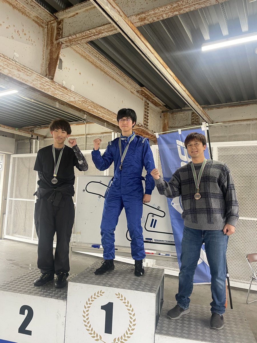 雨のバトルエイトを制したのは

MOREクラス

優勝🏆通勤イエローエイト
準優勝🥈cafeタカ
3位🥉K'HACHI

おめでとう御座います🍾