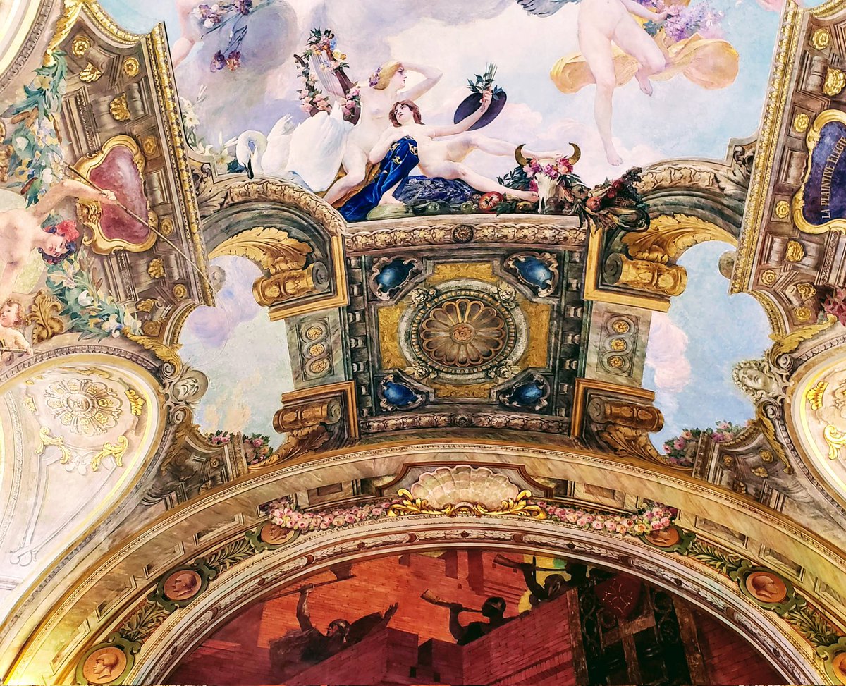 MichelleMoggio's tweet photo. Le Capitole in #Toulouse feeds my #ceiling obsession #TheParisEffect #France #artlover #LeCapitole #travel https://t.co/3XKb8mw4B4