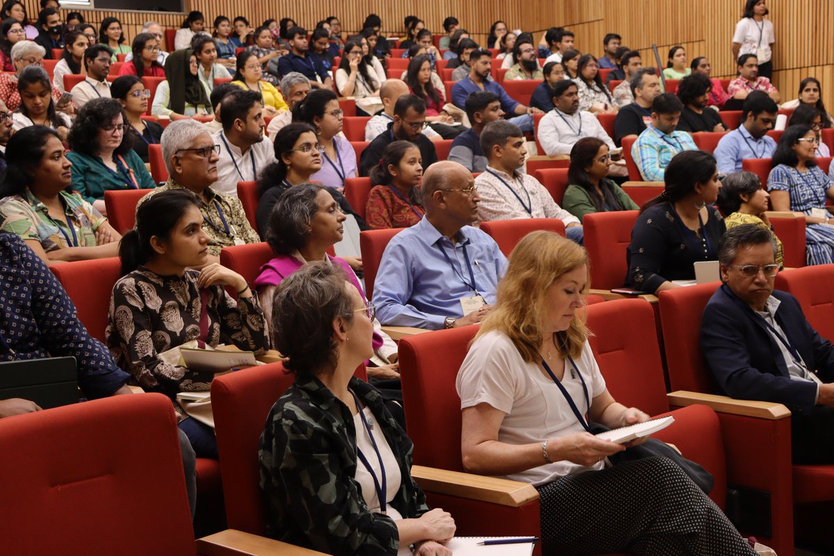 InSDB_79's tweet photo. We start off #InSDB24 with a full house! Started off with a welcome address by @InamdarManeesha who spoke about the evolution of the society. We are joined by students and faculty across India and abroad. 
Here's to four days of exciting science!✨ https://t.co/R1hBebm3Td