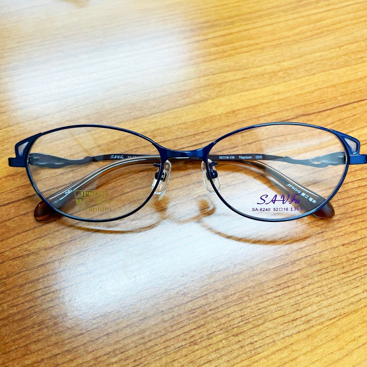 onagamegane's tweet photo. 今日も1日お疲れ様でした🤣
本日の #社員オススメメガネ紹介
本日は60代・男性・好物:日本そばのおすすめ②
#SAVfu SA6240DBL
顔を引き立たせるネイビーカラー🌃
テンプルをブラウンにすることでオシャレ感が増します✨🐈
明日もよろしくお願いします~!
#メガネ #企業公式がお疲れ様を言い合う https://t.co/gukP2VMyVm