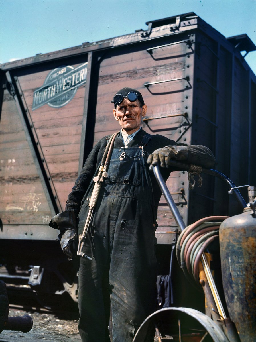 TF2DevTrivia's tweet photo. A lot of the world design in TF2 was inspired by photos taken by various early to mid 20th century photographers, particularly one named Jack Delano. He was contracted by the US government during the 1940s to go across the US and the Caribbean to take colored photos. https://t.co/g26VN95wPq