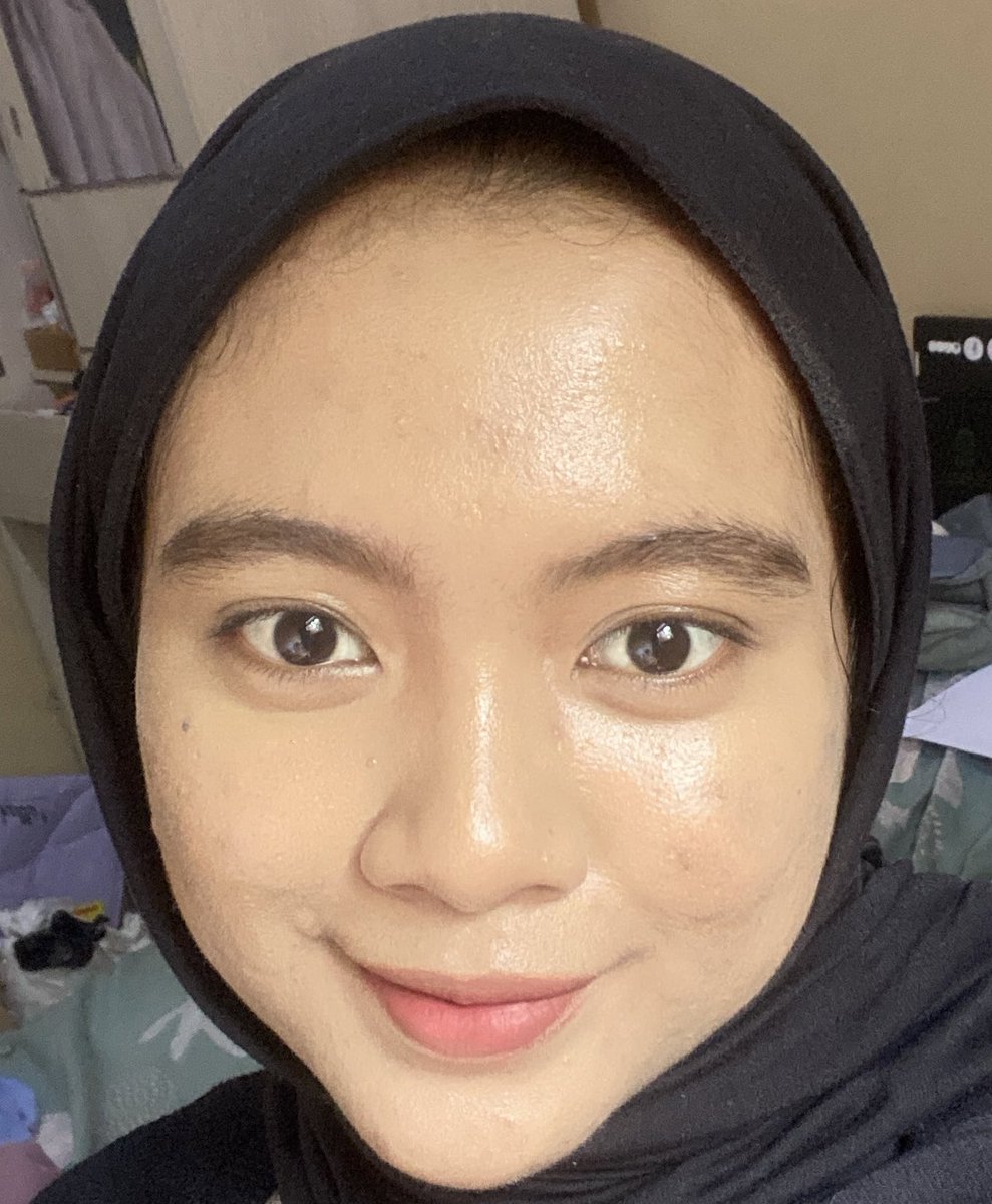 hnnkhv_'s tweet image. No more ribet reapply sunscreenn‼️

Mana finishnyaa glowinggg, makin cakep dahhhh. Harganya 50ribuan, super duper worthh to tryyyyyy. 

#EFFORTLESSPROTECTION
#reviewbyhnnkhv