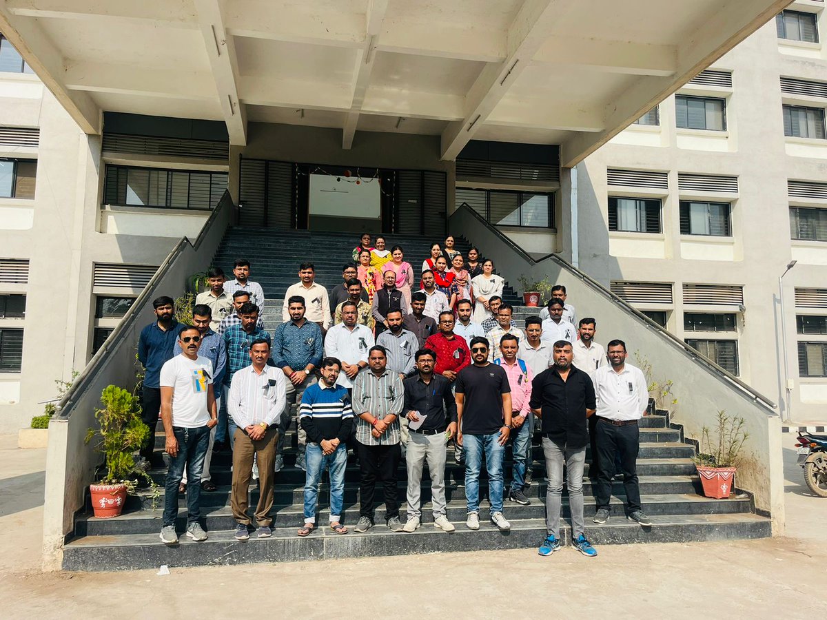 ITI માં ફરજ બજાવતા કર્મચારીઓની #બદલી વારંવાર નિયમો #બદલી ને કરવામાં આવે છે જેમાં GAD થી વિરુદ્ધ નિયમો ઘડી કર્મચારીઓ સાથે સતત અન્યાય થઈ રહ્યો છે તો તમામનો સર્વ સમાવેશી કેમ્પ વહેલી તકે કરી દરેકને ન્યાય અપાવવા આપ સાહેબશ્રીને અમારી નમ્ર વિનંતી છે.
#Transfer_ITI_Injustice_DET_GAD