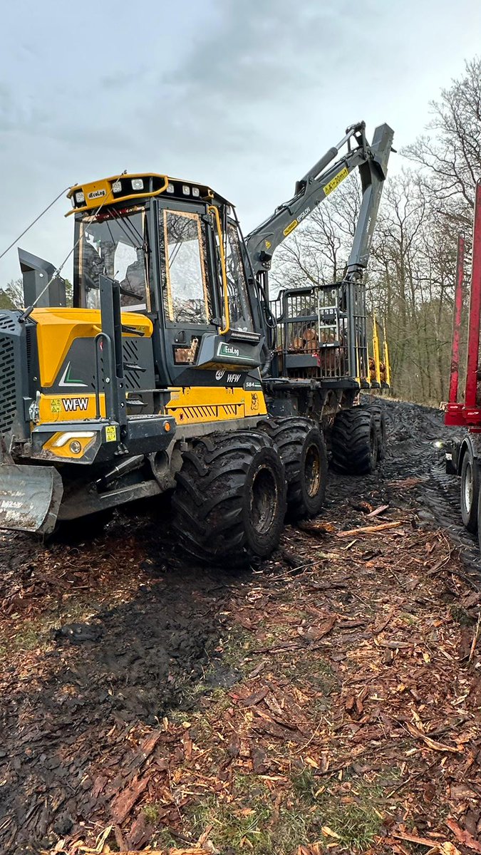 profiMagazin's tweet photo. Im Einsatz ist hier ein #EcoLog 584 Forwarder. https://t.co/TGq4wkVhEe