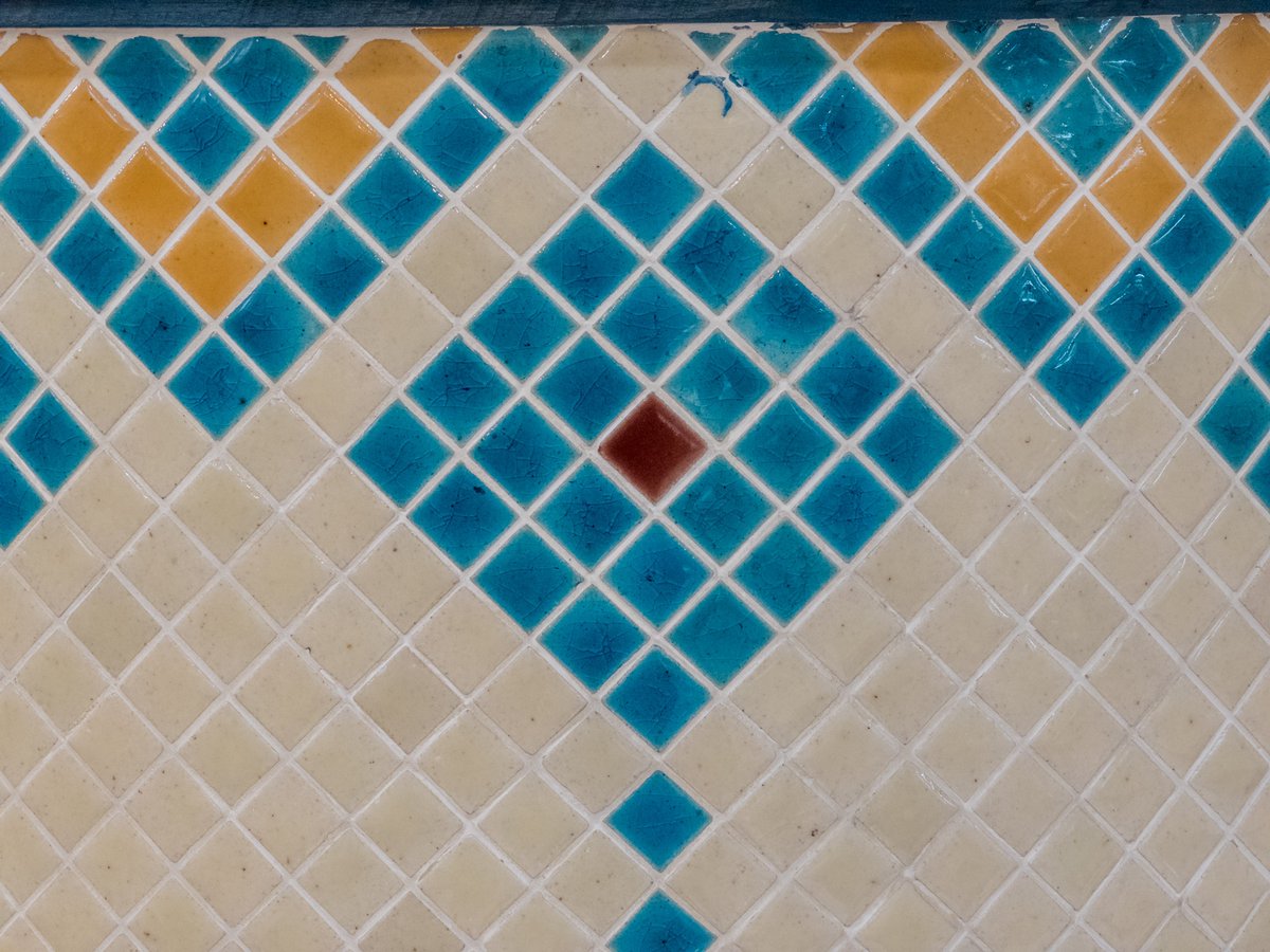YeHangHarry's tweet image. Small mosaic tile photo reference. Captured by my phone so no high resolution this time. But color is still Interesting to look at.
#TextureReference #EnvironmentArt