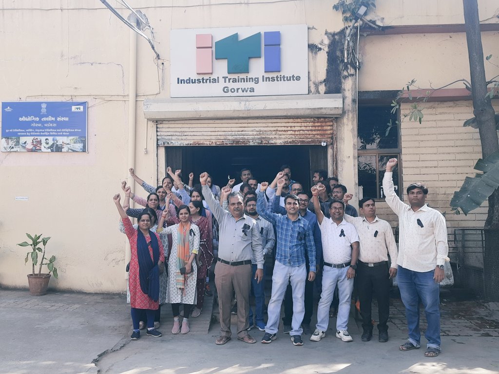 #Transfer_ITI_Injustice_DET_GAD
Class 3 Employees of #ITI is Frequently #Transferred #Injustice is  done by Framing Rules Which are Opposite to #GAD it's Our Humble Request to do Online #Transfer Camp for All Employees As Earlier  &amp; Keep Union in Trust with this Process