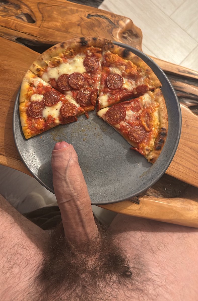 ——— 𝑑𝑖𝑛𝑛𝑒𝑟 𝑖𝑠 𝑠𝑒𝑟𝑣𝑒𝑑.