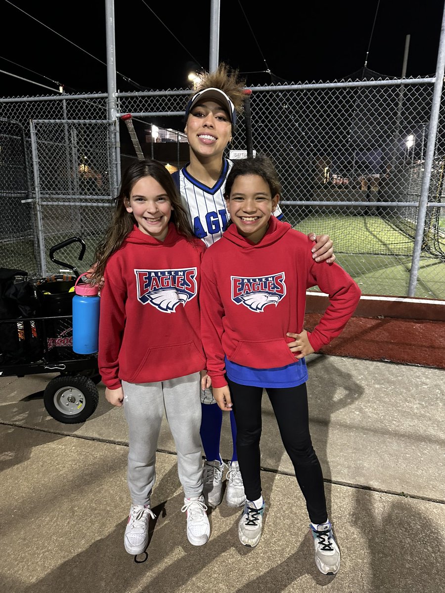 FinleeWilliams's tweet photo. Banner up🦅  Got to see @adison_bicknell ☺️ Won the game!🅰️⬆️Got to hang with some fellow Chandler Cheetahs 🐆and Future Eagles🦅!!!  Next up 🥎🥎Allen Tourney come out and see us! ☀️ https://t.co/kbwv4znsH1