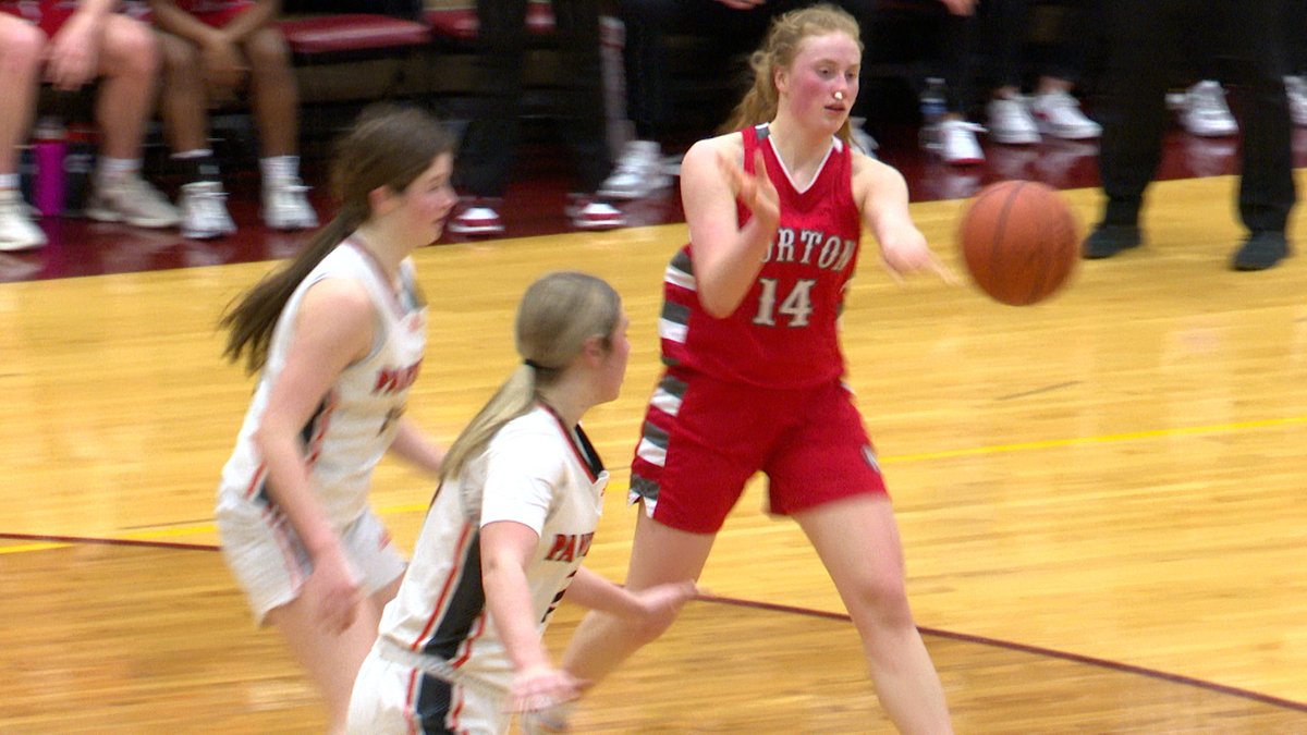 KurtPegler's tweet photo. Morton's Addy Engel was our 'Extra Effort Award' winner a couple weeks ago for her work in the classroom and community.  Tonight she showed some extra grit by playing the second half with a bloody nose in helping Morton beat Washington, 40-34, in a sectional semifinal. https://t.co/B1AALt42OD