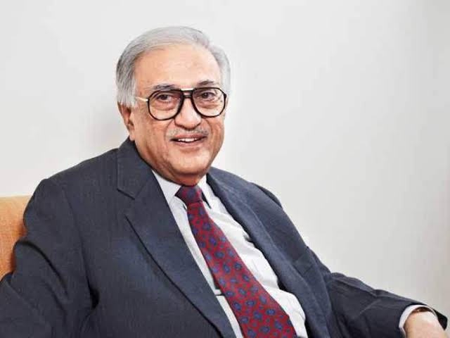 IWTKQuiz's tweet photo. Ameen Sayani, who made us all fall in love with Radio, is no more.
We can still remember him saying "Bhaiyon aur Bahanon".
He was also the host of Bournvita Quiz Contest when it used to be a radio program.
#RIP #Geetmala #Binaca https://t.co/QZjbpE4R6L