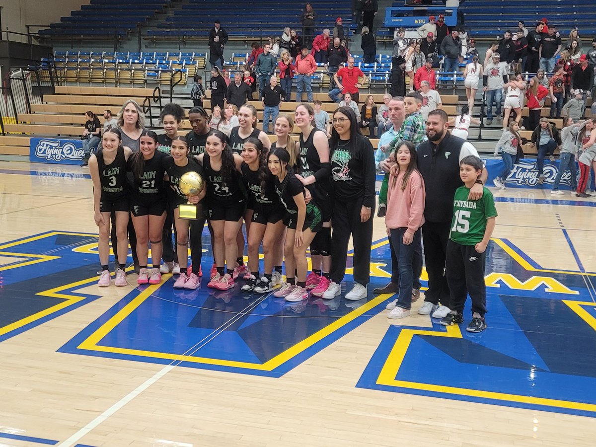 CoachC_35's tweet photo. Lady Winds area champs! https://t.co/omGvYrsa7K