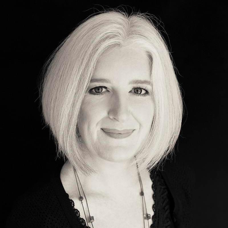 NEW EP! We chat with Melinda Smith about winning the PM’s Literary Award, the potential of TikTok, how to write a good grant application (all the deets), why poets are not featured much in festival line-ups, the art of poetry editing, how to get published as a poet, and more!