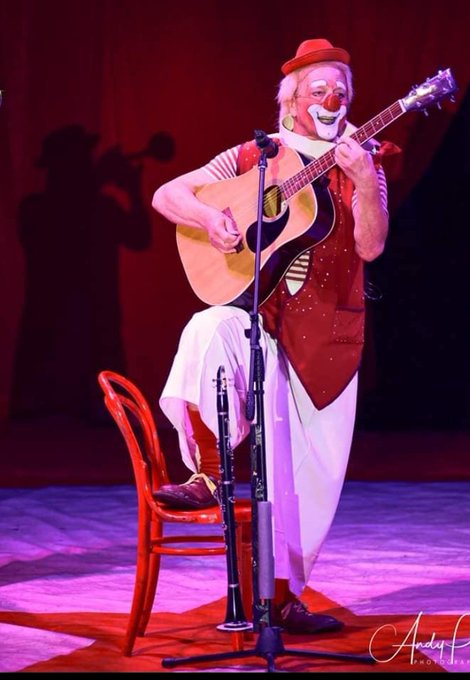 Photos from my first birthday 🎈 🎂. https://t.co/bGuAymN5j1