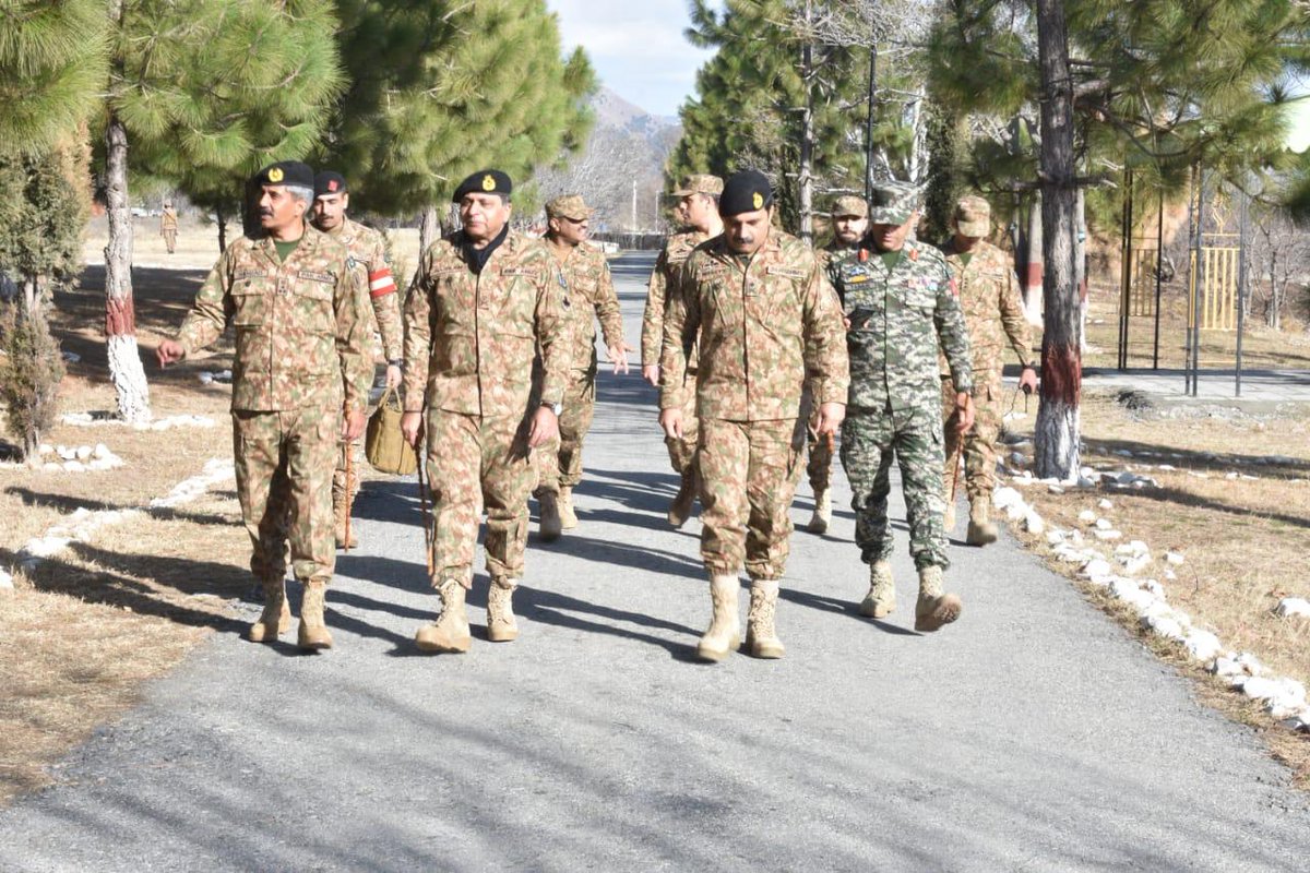 Lt.Gen Hassan Azhar Hayat was on a visit to kurram with his troops, the propoganda machine @SHaiderRMehdi should do a little research before copy pasting their foreign fathers propoganda
#PakArmy #whotfdidimarry #LCDLF4 #tuesdayvibe #hartaberfair #Airdrop #HomeOfTheYear #JISOO