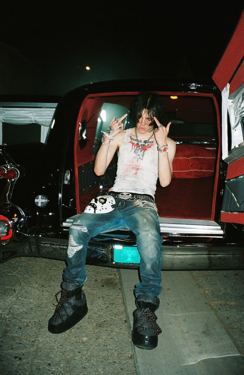 SEMATARYGRAVEMN's tweet photo. Coolin In Da Back Of The Hearse New Music + Video This Friday :) #Mound https://t.co/Raoc3Elnqd