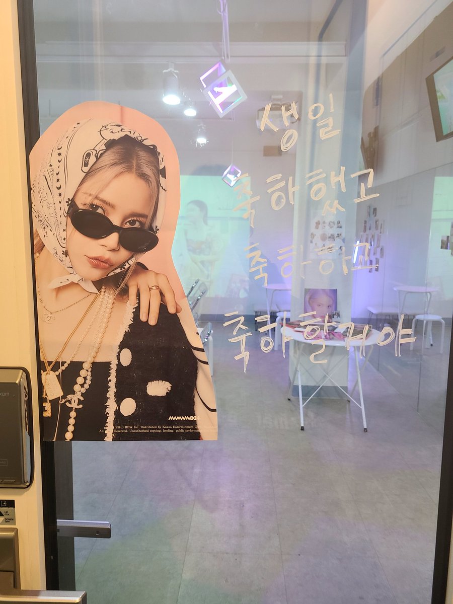 mamamooforever1's tweet photo. 사장님께 여쭤보니 어제 왔다갔다고 함

#너와_함께_그린_청춘
#our_youth https://t.co/YJQhxe8XQW