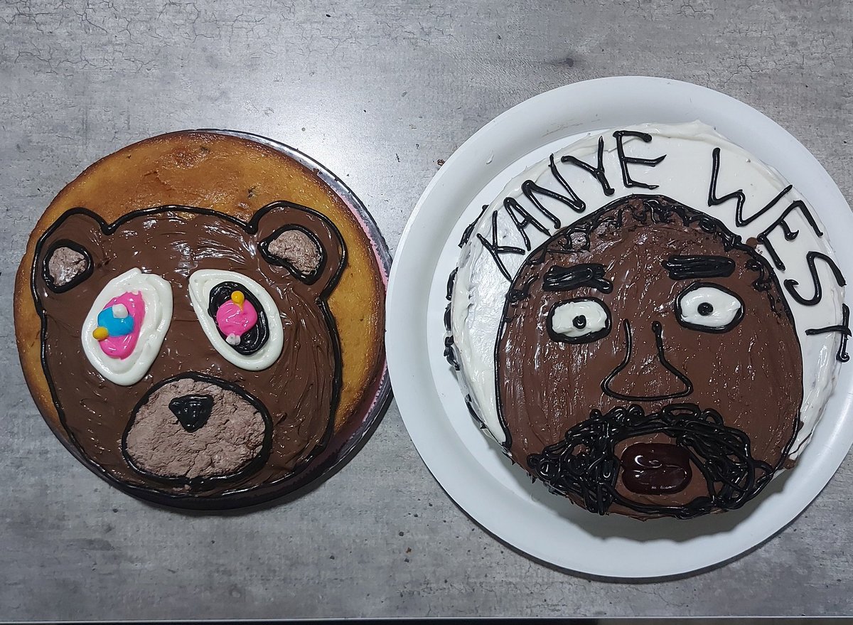 hamset_s's tweet photo. I JUST MADE THE BEST CAKES IN THE HISTORY OF CAKES https://t.co/2LQLNUdVyR