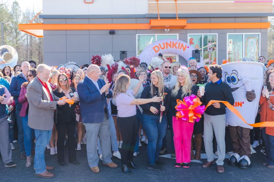 ClarkHopper5's tweet photo. Welcome to Rainbow City Dunkin Donuts 🍩 https://t.co/WLsbOgG1VJ