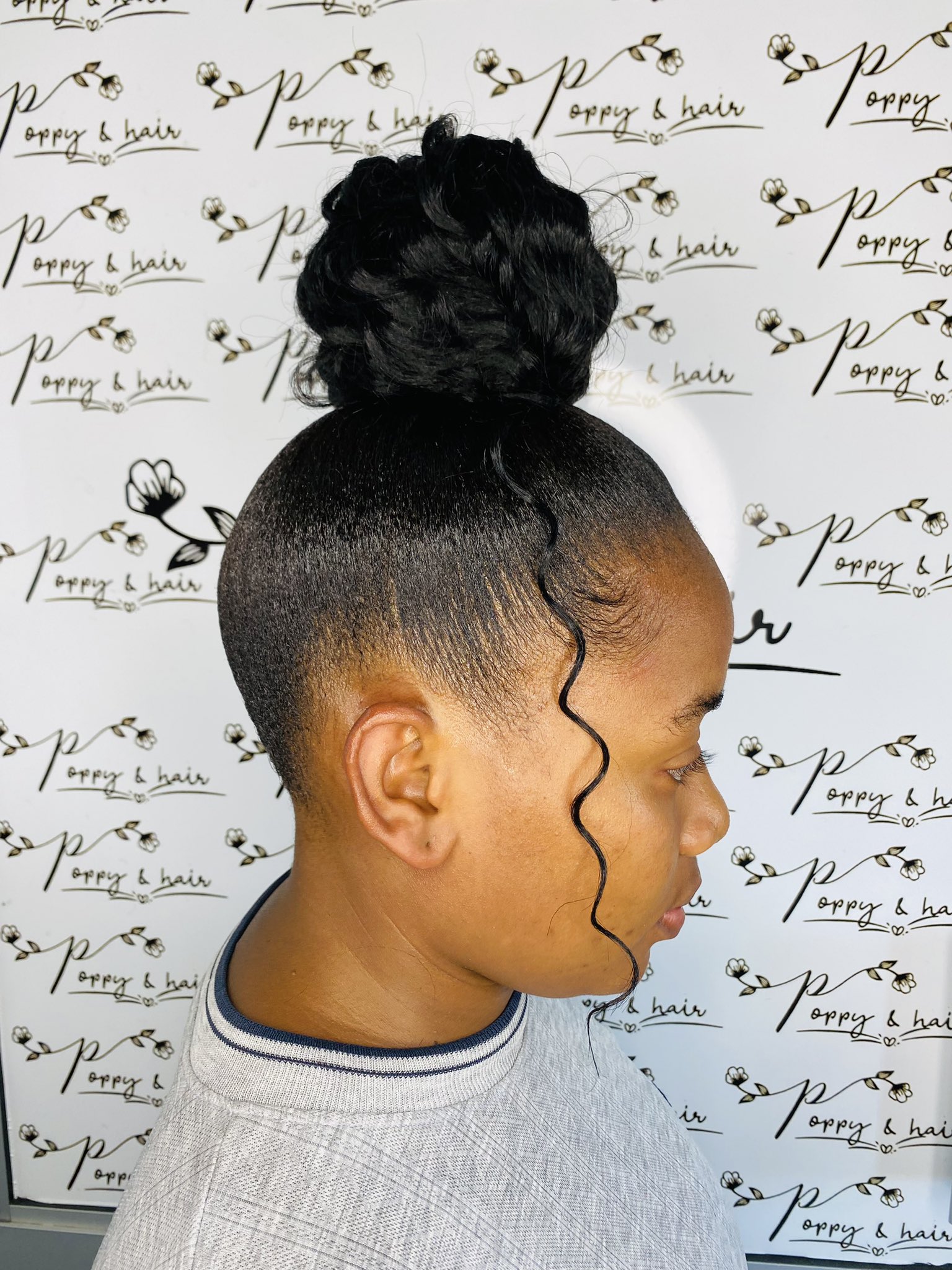 Poppy hair on X Messy bun pondo gel hairstyle https t sowuUTf1vu X
