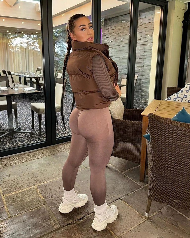 Girls in Leggings 🍑 on X: Gym time! This perfectly shaped