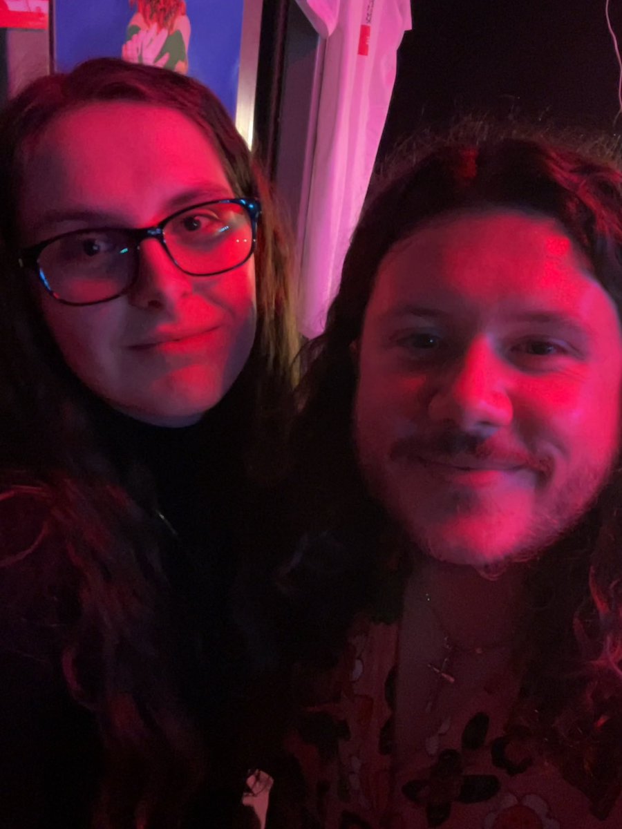 ulaaxx_'s tweet photo. What a night! Been waiting 8 years for this but finally met my fav people in person 🥹 You are so talented @thisisili and you are gonna take over the world!! Ahh can't wait to see what this journey brings you 🩷 Always and forever will be there for you ✨ https://t.co/yknGtj3EOs