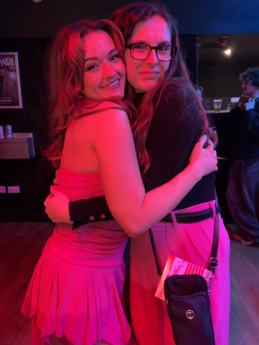 ulaaxx_'s tweet photo. What a night! Been waiting 8 years for this but finally met my fav people in person 🥹 You are so talented @thisisili and you are gonna take over the world!! Ahh can't wait to see what this journey brings you 🩷 Always and forever will be there for you ✨ https://t.co/yknGtj3EOs
