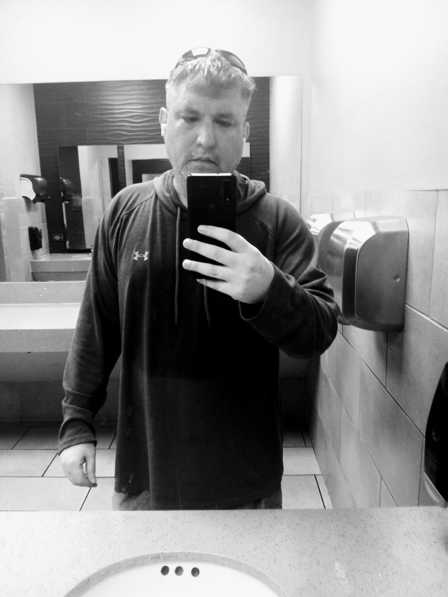 eborjon31's tweet photo. After getting that cardio in at the gym. https://t.co/MXDoNALPnN